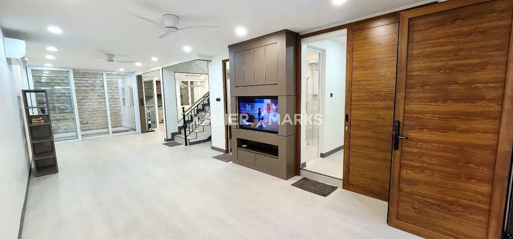 RUMAH SUDAH RENOVASI CAKEP DI MUARA KARANG JAKARTA UTARA