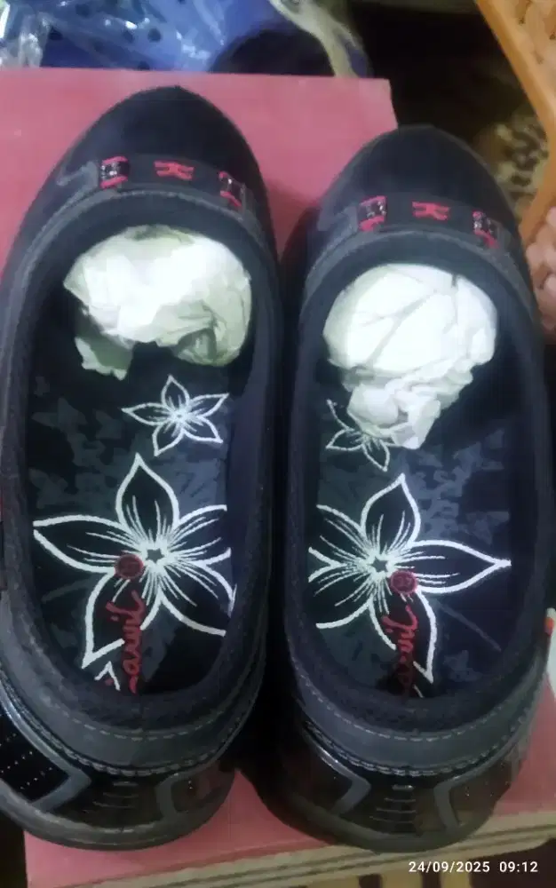 Sepatu selop warna hitam size 37