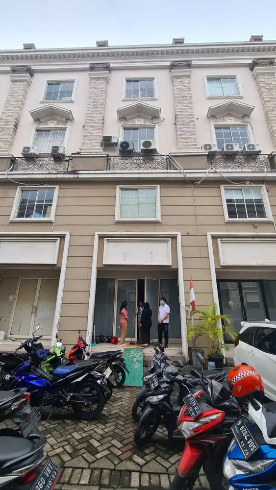 Disewa Ruko 4 Lantai Cocok Untuk Apotik di Cipondoh Tangerang