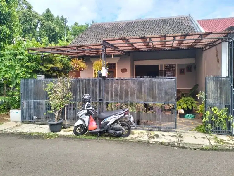 Rumah siap huni & strategis dalam perumahan di BSD