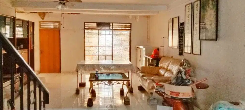 Di jual Rumah di Taman Surya Jakarta Barat