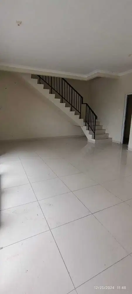 Disewakan Ruko 3 Lantai Di Kota Harapan Indah Akses Strategis