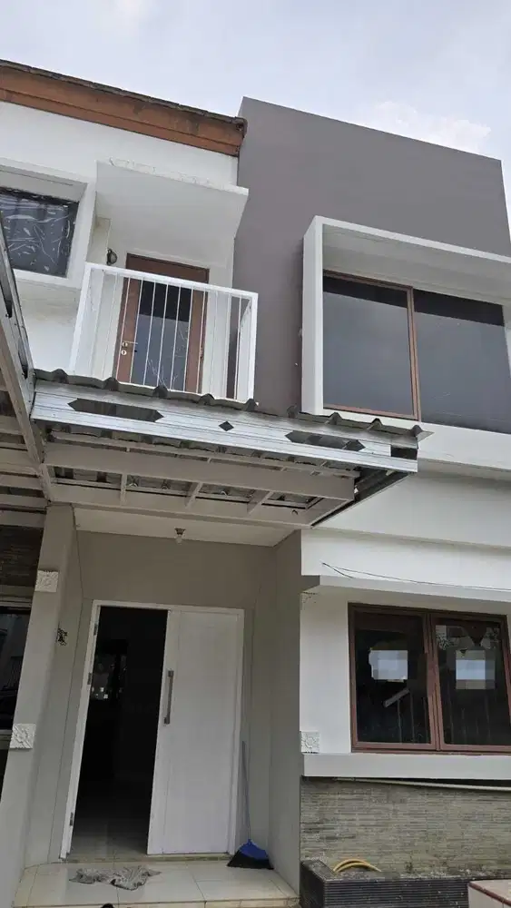 Disewakan Rumah 2 Lantai dalam cluster di JGC, Cakung Jakarta Timur