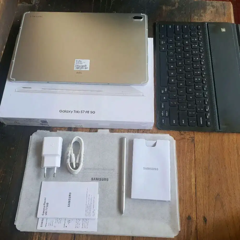 Galaxy Tab S7 FE 5G + Keyboard-Stylus Samsung Tab S7 FE SEIN Black