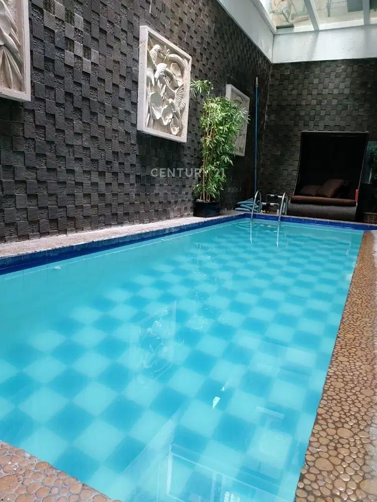 Rumah Mewah Dan Bagus Ada Kolam Renang Dijual Murah