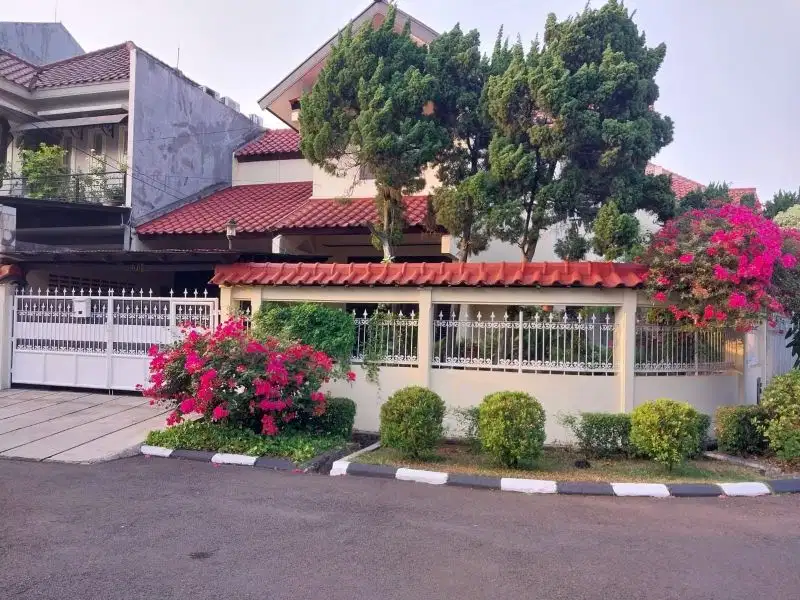 Hot sale rumah posisi hook & jual cepat di Pondok pinang jaksel