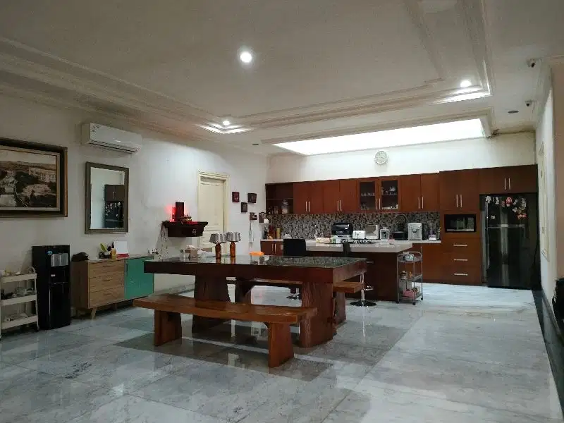 Rumah dijual di Intercon Jakarta Barat