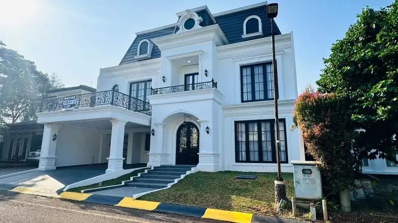 Rumah brand new model american classic di.menteng bintaro