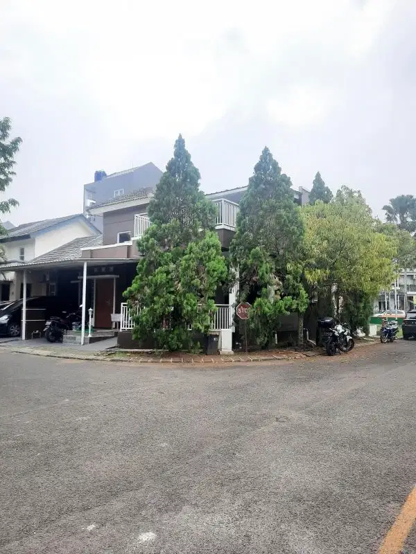 Rumah posisi hook dalam cluster di graha bintaro