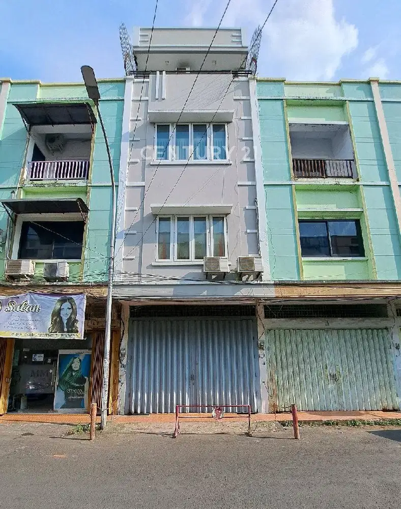 Ruko Tengah Kota Lokasi Dekat Jalan Gunung Latimojong