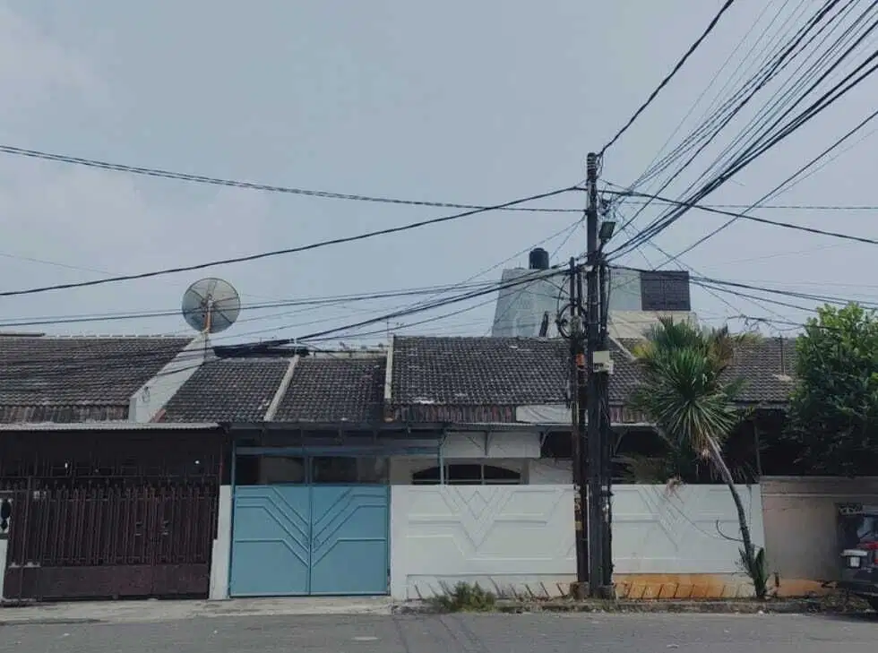 Dijual Rumah Kondisi Apa Adanya Area Taman Kota Jakarta Barat