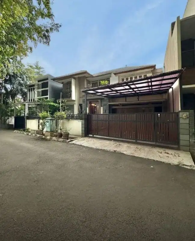 Rumah hommy, rapi & cantik di sektor 9 bintaro