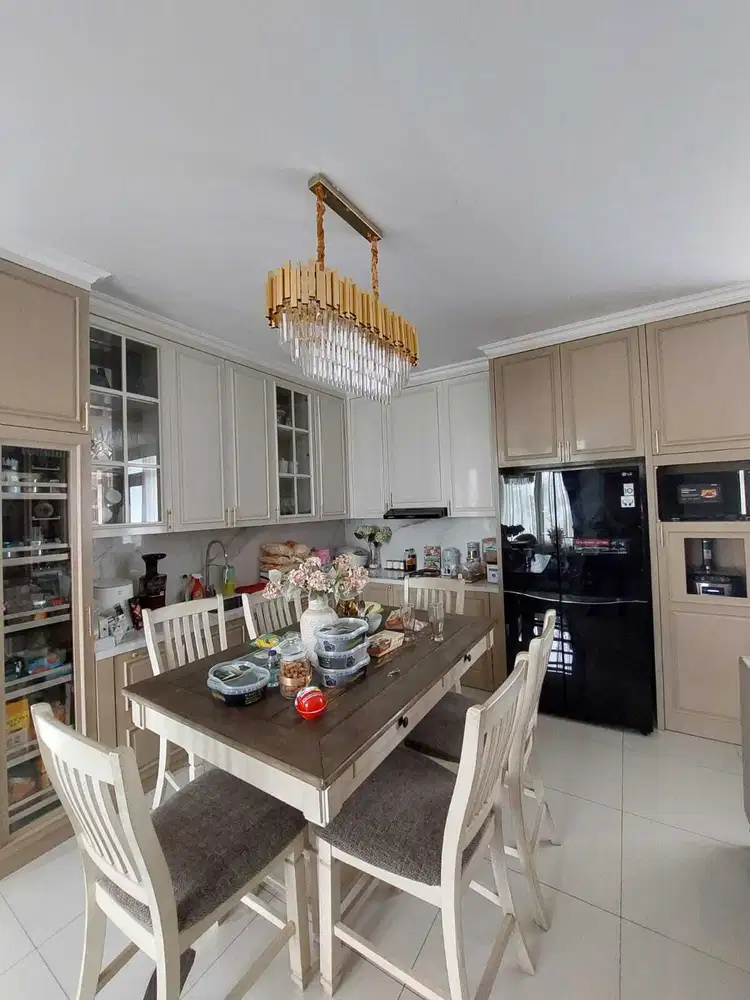 Dijual Rumah 3 Lantai ,Siap Huni,Bagus Mewah,di Cluster Asera One East