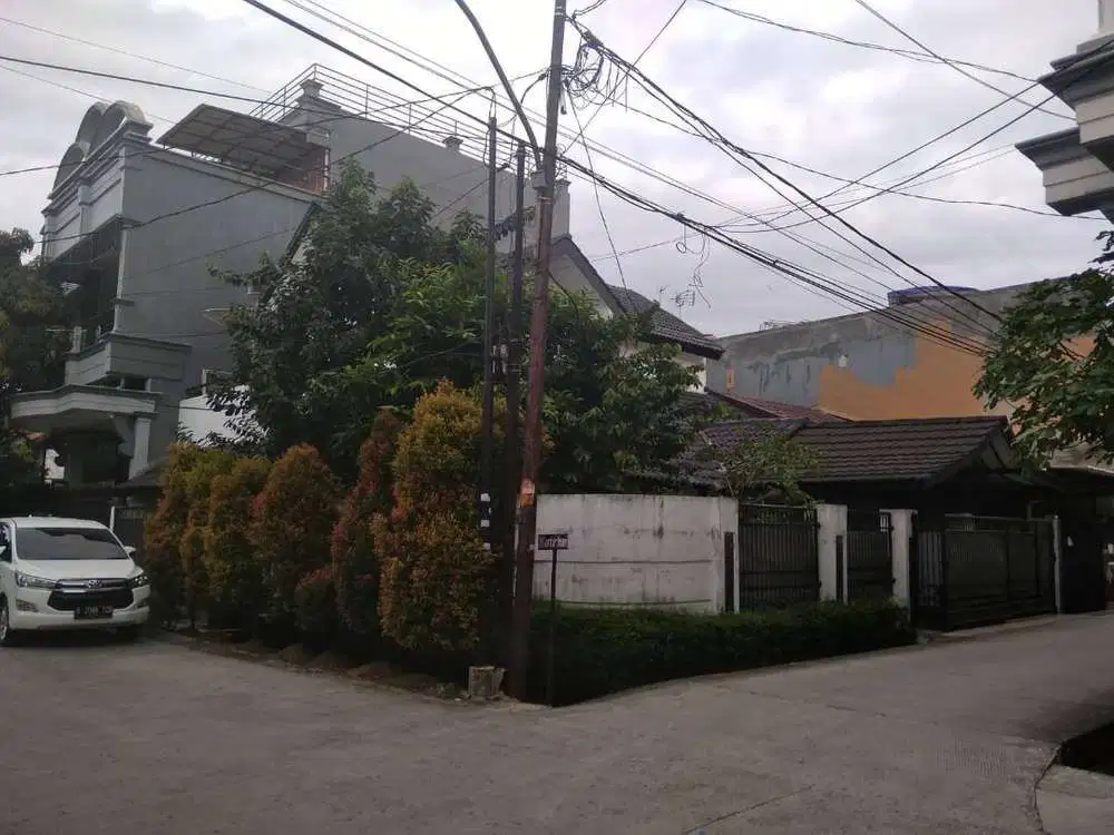DIJUAL RUMAH HOEK DI PEGANGSAAN DUA, KLP GADING JAKUT