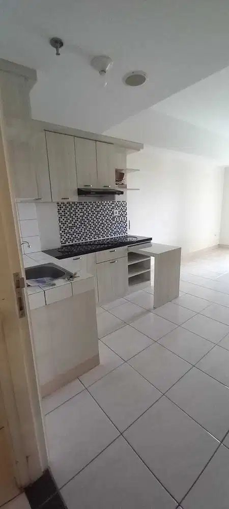 Dijual Cepat Apartment Springlake Sumarecon Bekasi