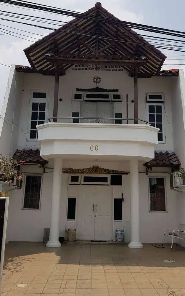 DIJUAL rumah2,5 lantai di kayu manis Jakarta timur