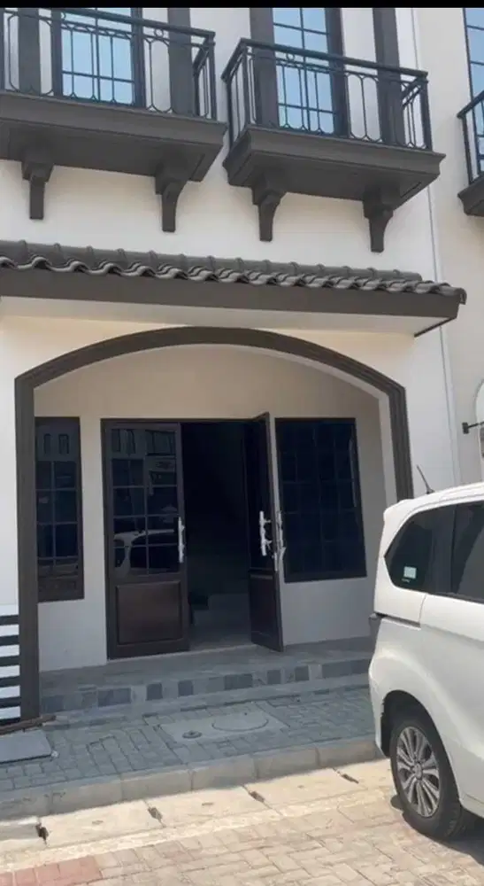 Ruko Berlokasi Strategis di Boulevard Raya, PIK II, Jakarta Utara