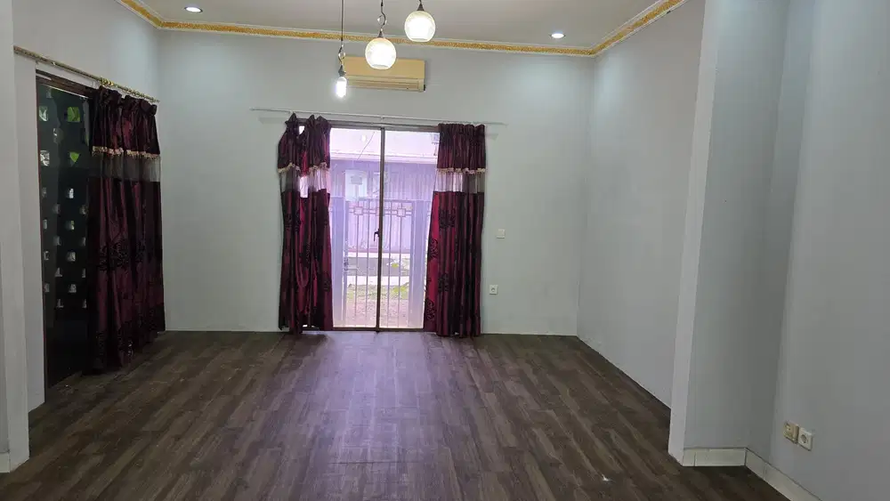 Disewakan Rumah Strategis di Dalam Cluster JGC Cakung Jakarta Timur