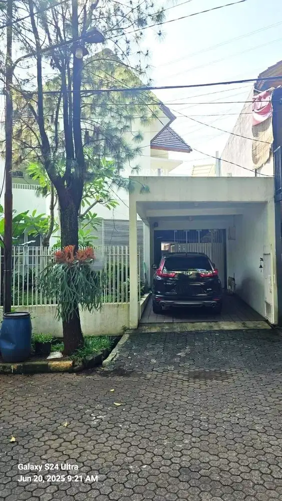 Rumah Hommy Dengan Kolam Renang Di Cinere 8836