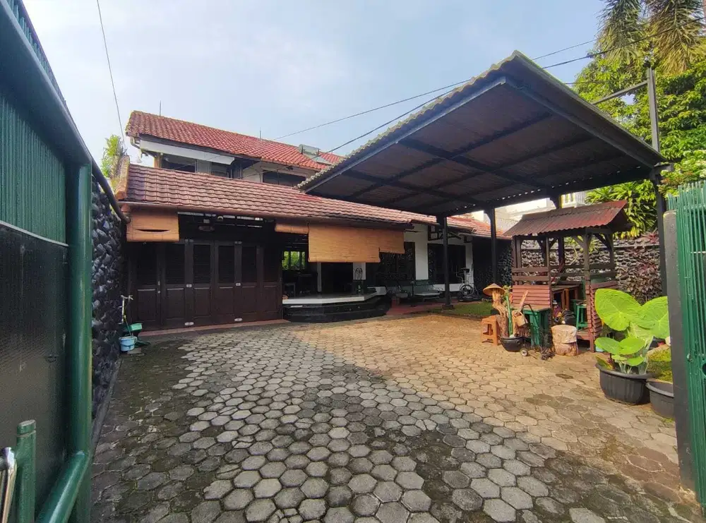 Dijual Rumah Besar, Terawat & Strategis di Lebak Bulus Cilandak Barat