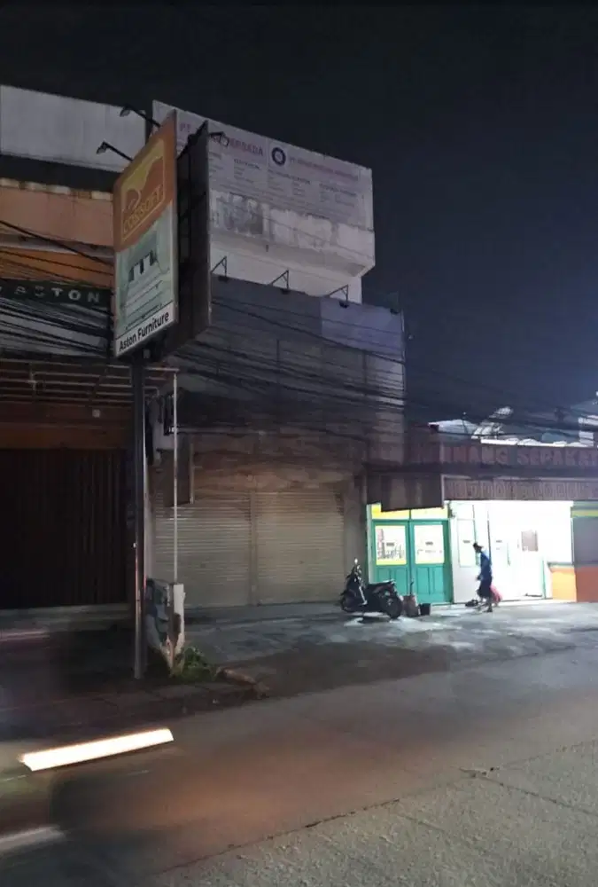 Ruko 2.5 lantai depan jalan raya cocok buat usaha dan kantor