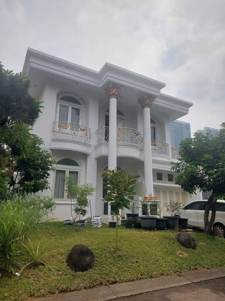 Rumah Mewah Selangkah Ke RS dan Mall Karawaci Taman Beverly Golf