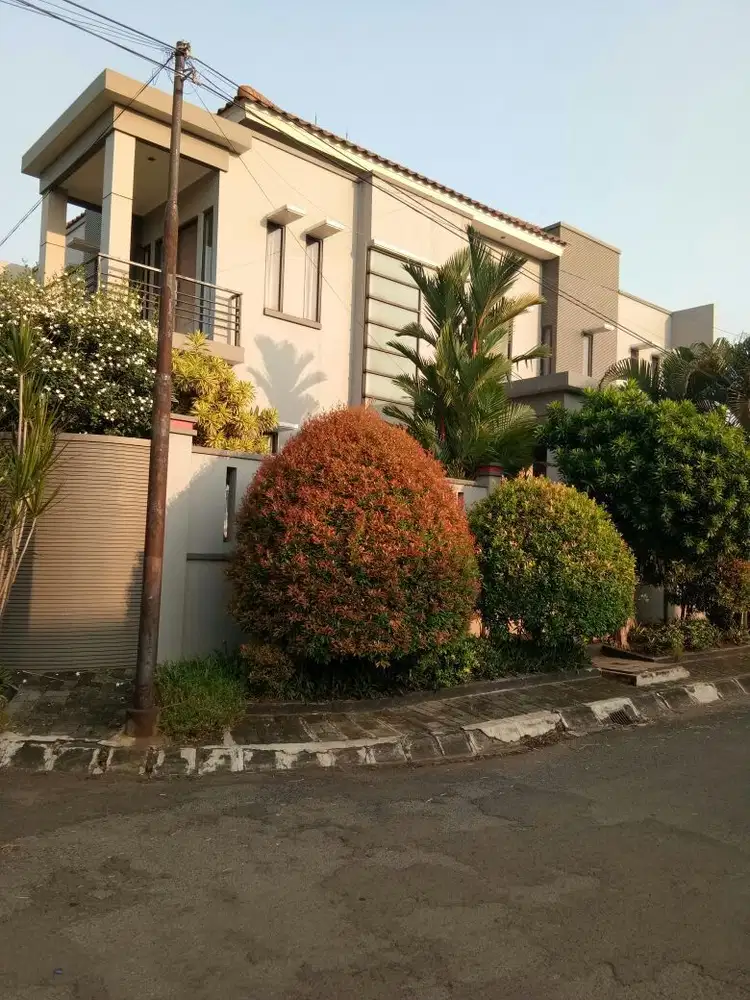 Dijual Rumah Cantik Rapi Dan Bagus di Taman Modern Cakung  Jaktim