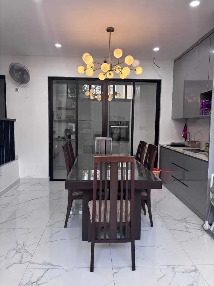 Disewakan Rumah Brand New Furnished 3 Lantai di Asya Semayang JGC