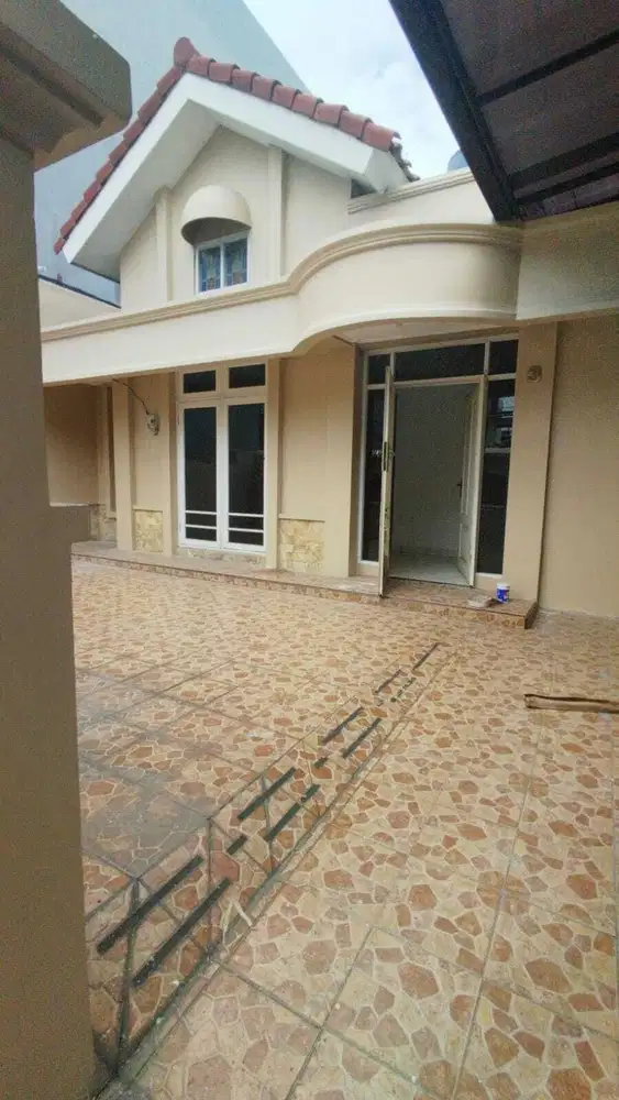 Disewakan Rumah Dalam Komplek Citra Garden 5 Jakarta Barat Siap Huni