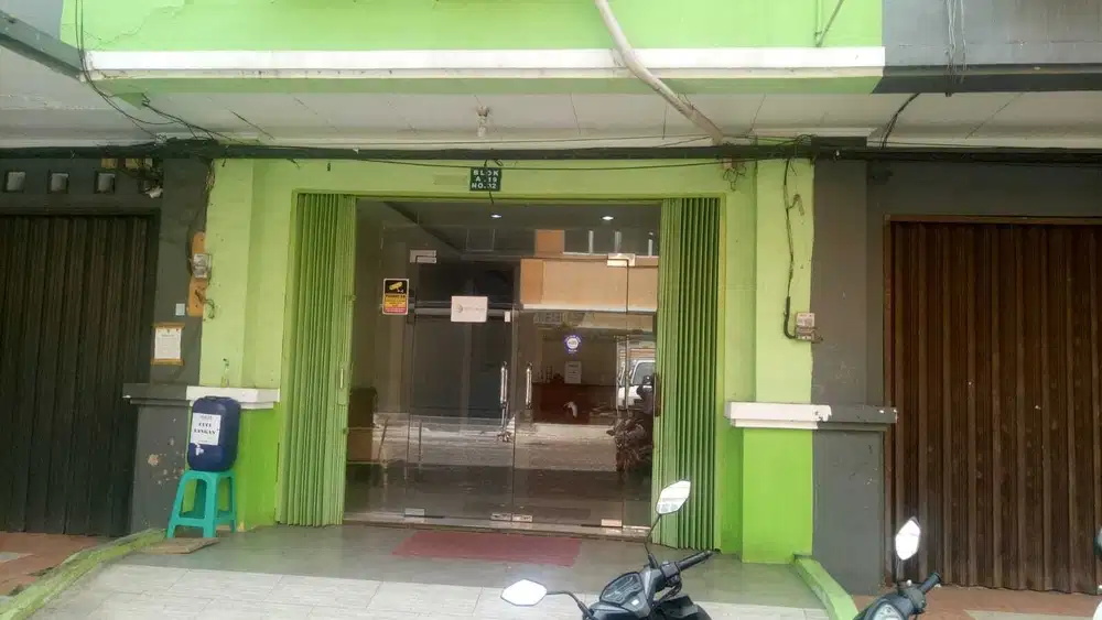 Dijual Ruko Gandeng 3 Dengan Semi Furnished & Strategis di Cengkareng