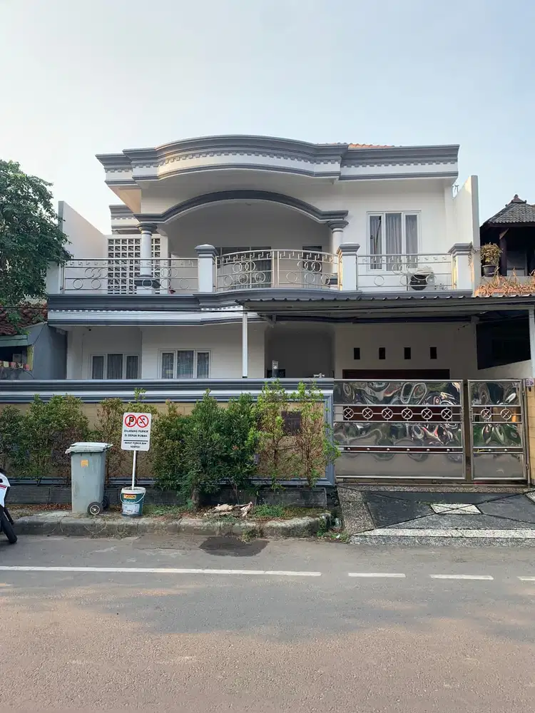Di jual cepat Rumah 2 lantai di Metland menteng, Jakarta Timur,
