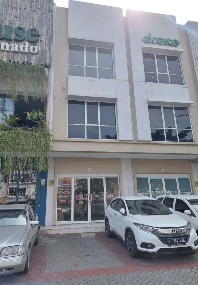DISEWAKAN CEPAT RUKO SORRENTO GADING SERPONG DAERAH RAMAI BAGUS
