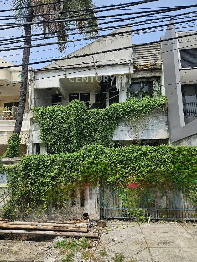 Rumah Tua  Lebar 8 Luas 200 Muara Karang