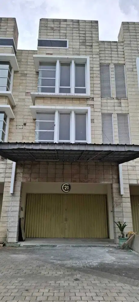 Jual Unit Langka Ruko 3 Lt di Boulevard Harapan Indah Kota Bekasi