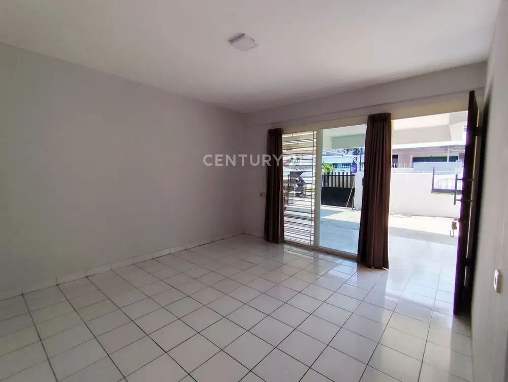 Rumah Nyaman Dalam Komplek Di Pulomas S8021