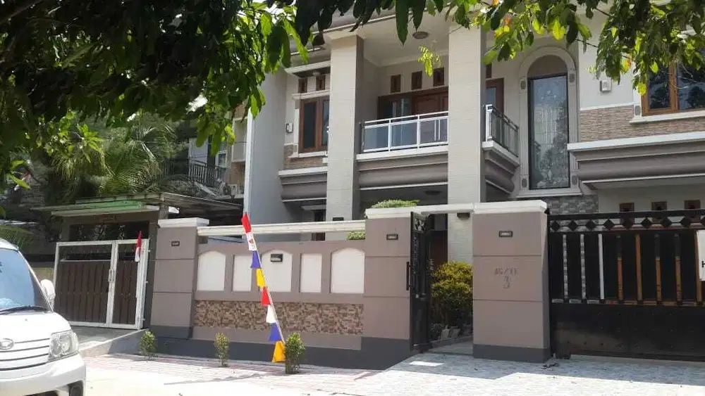 Rumah di Pondok Kelapa kawasan elite. 2 lantai