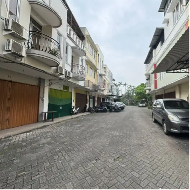 Ruko Taman Meruya Plaza, 2 lantai, Jarang Ada Lokasi Strategis