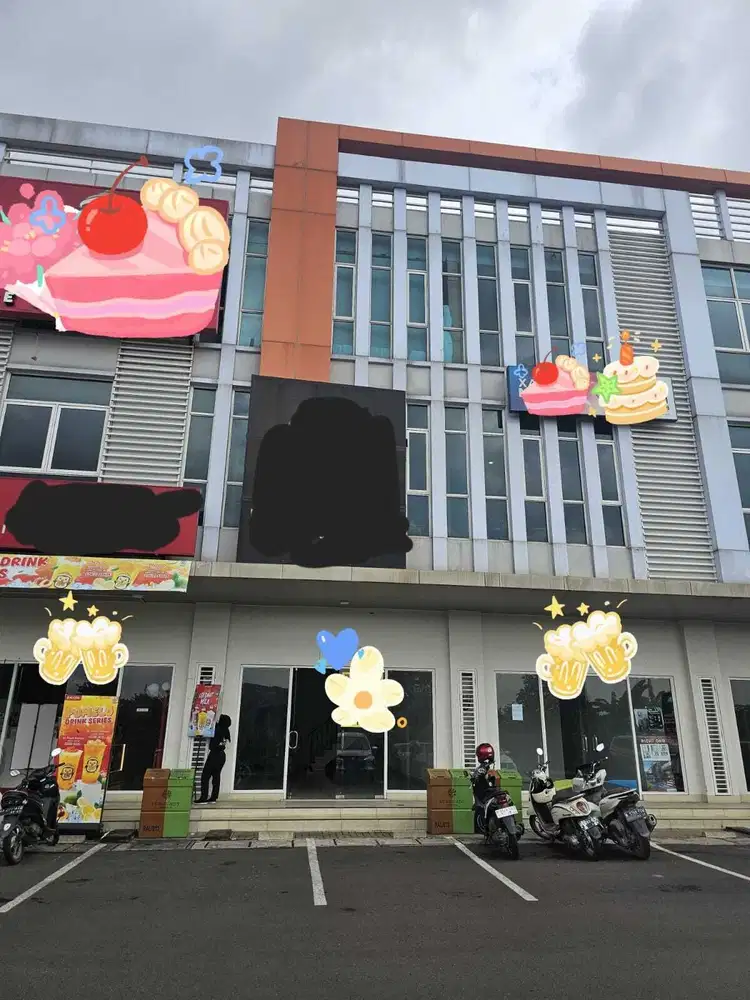 Ruko Disewakan Bagus, Depan Jalan Utama  Di  Sumarecon Bekasi