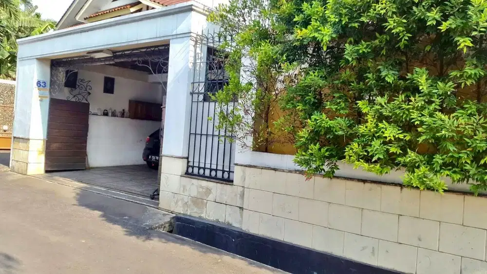 TURUN HARGA nego sampe deal Rumah mewah ada swim pool,strategis di jkt