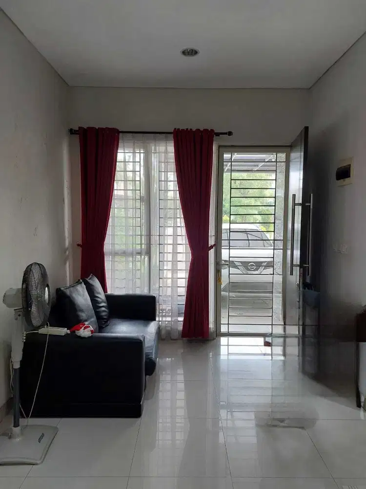 Dijual Rumah Siap Huni dan Strategis di JGC Cakung jakarta Timur