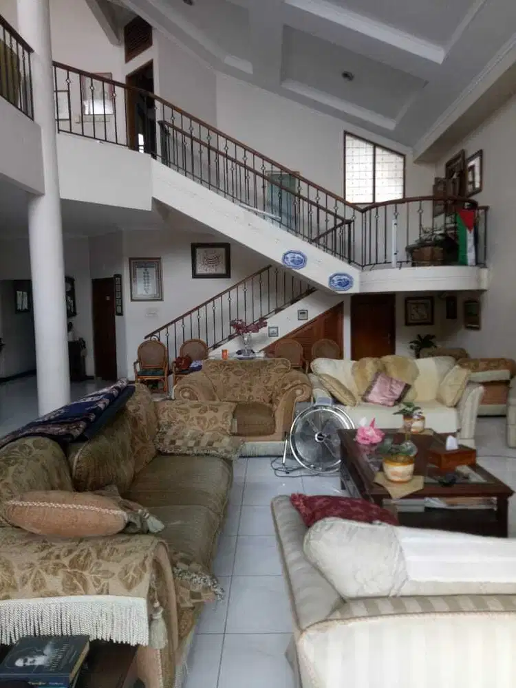 Dijual Rumah Megah, Menarik & Terdapat Kolam Renang di Cilandak Jaksel