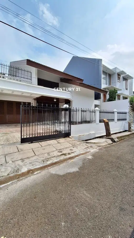 Jual CEPAT Hunian Luas Dan Nyaman Dekat Mall Di Pondok Indah