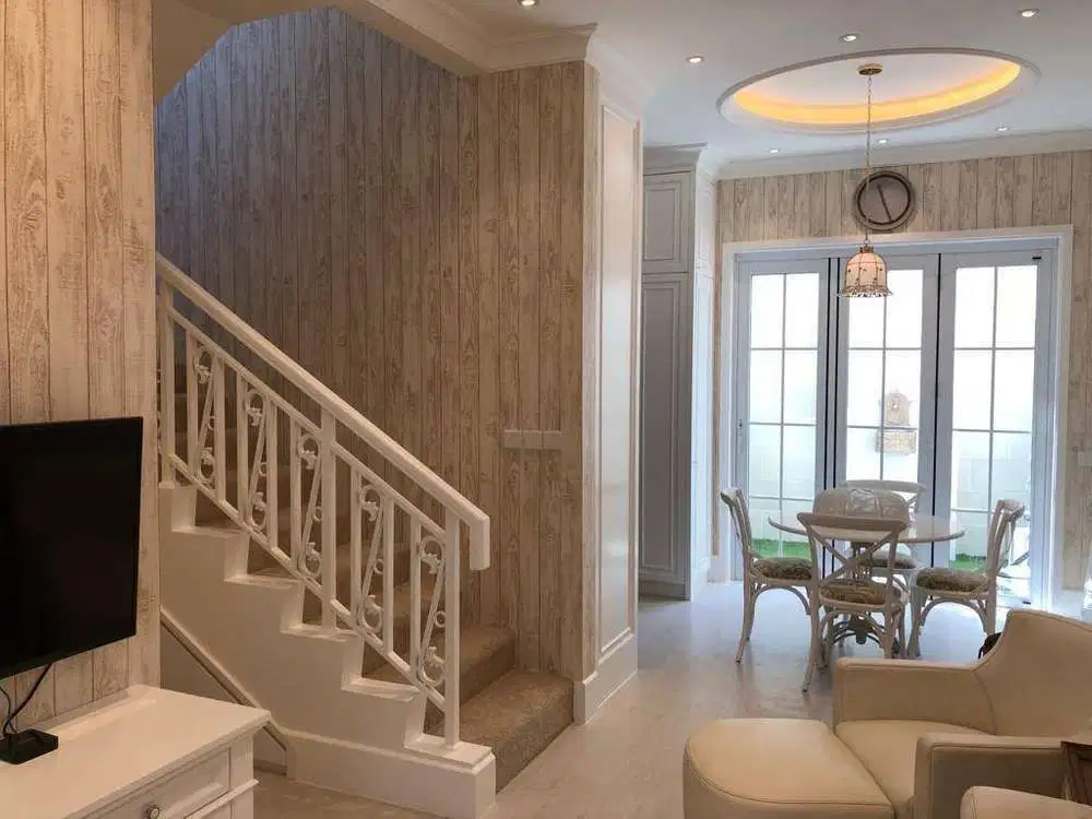 Dijual rumah baru di JGC cluster Laseine, Jakarta Timur.