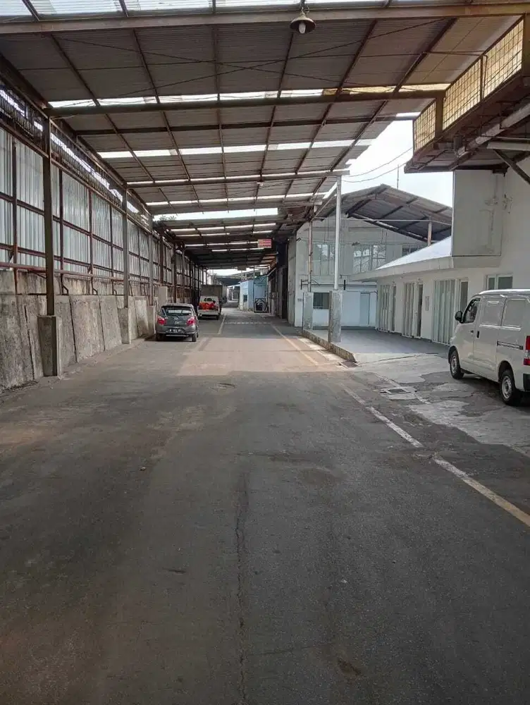 Gudang Ex Pabrik Di Daan Mogot Km 16, Jakarta Barat.