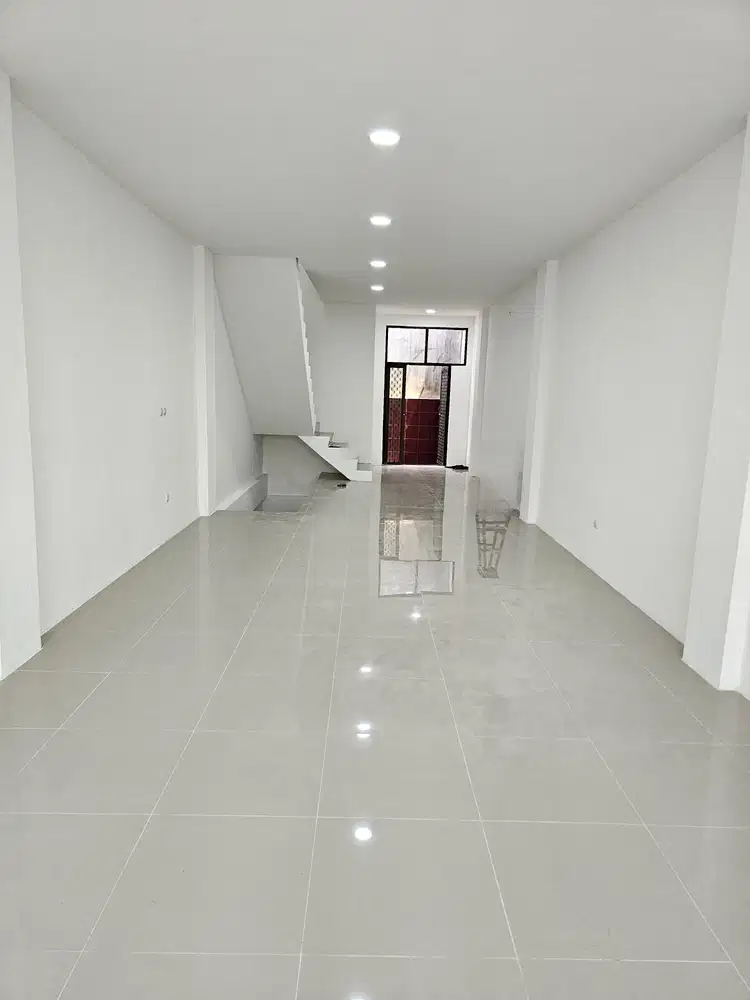 Jual Ruko Lokasi Jakarta Selatan , tinggal masuk depan jalan besar
