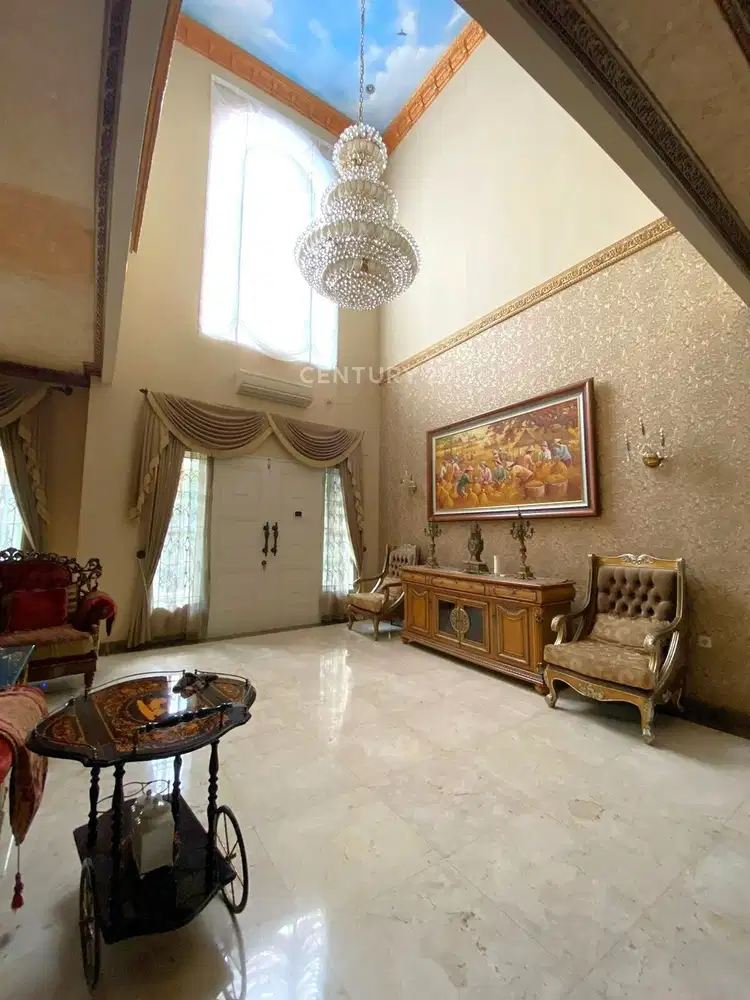 Rumah Mewah Full Furnish Dan Swimming Pool Di Sektor 9 8131