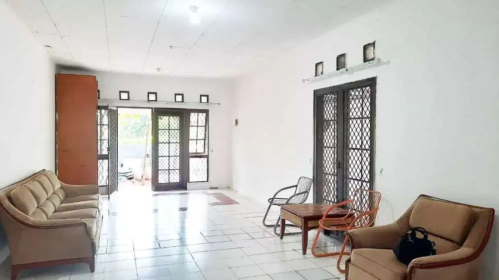 Rumah Halaman Luas Lingkungan Asri Perumahan Camar Bintaro Jaya 3