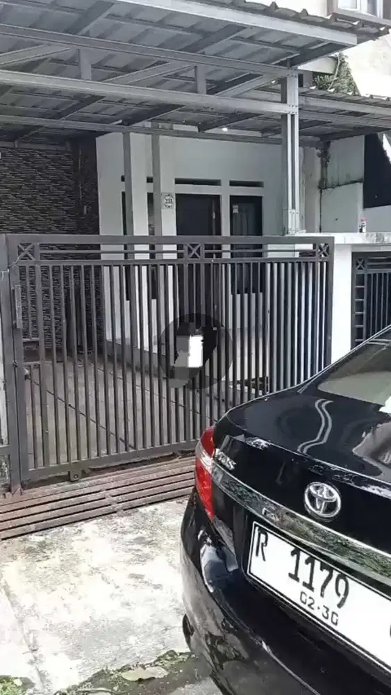 rumah di jalan utama ramai cocok untuk usaha di margahayu buah batu