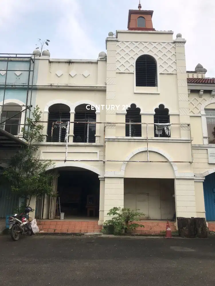 Ruko Strategis Gandeng 2 Lantai 3 Lantai Di Spanish Square