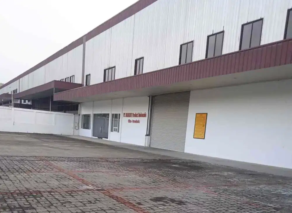 Di sewakan pabrik luas 8000 m2 luas tanah 1 hektar / 1.000 m2 skses kontainer 40 feet harga sewa 50.000 per meter di Purwakarta